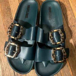 Mukluks Green Sandals Birkenstock Style Sandals Size 8 / 38 Hunter Green Animal
